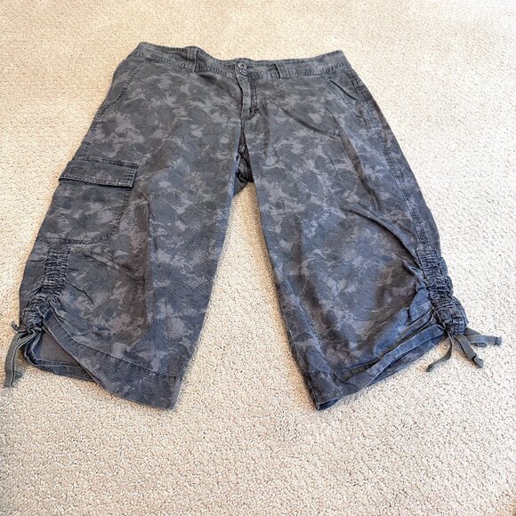Nike ACG Pants Camo Cargo Capri Gray Ripstop Outdoors Athletic Camping Size 10 - Picture 1 of 12